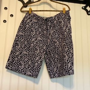 Talbots stunning city shorts, size 10. 17” across front waist, 9.5 inseam.